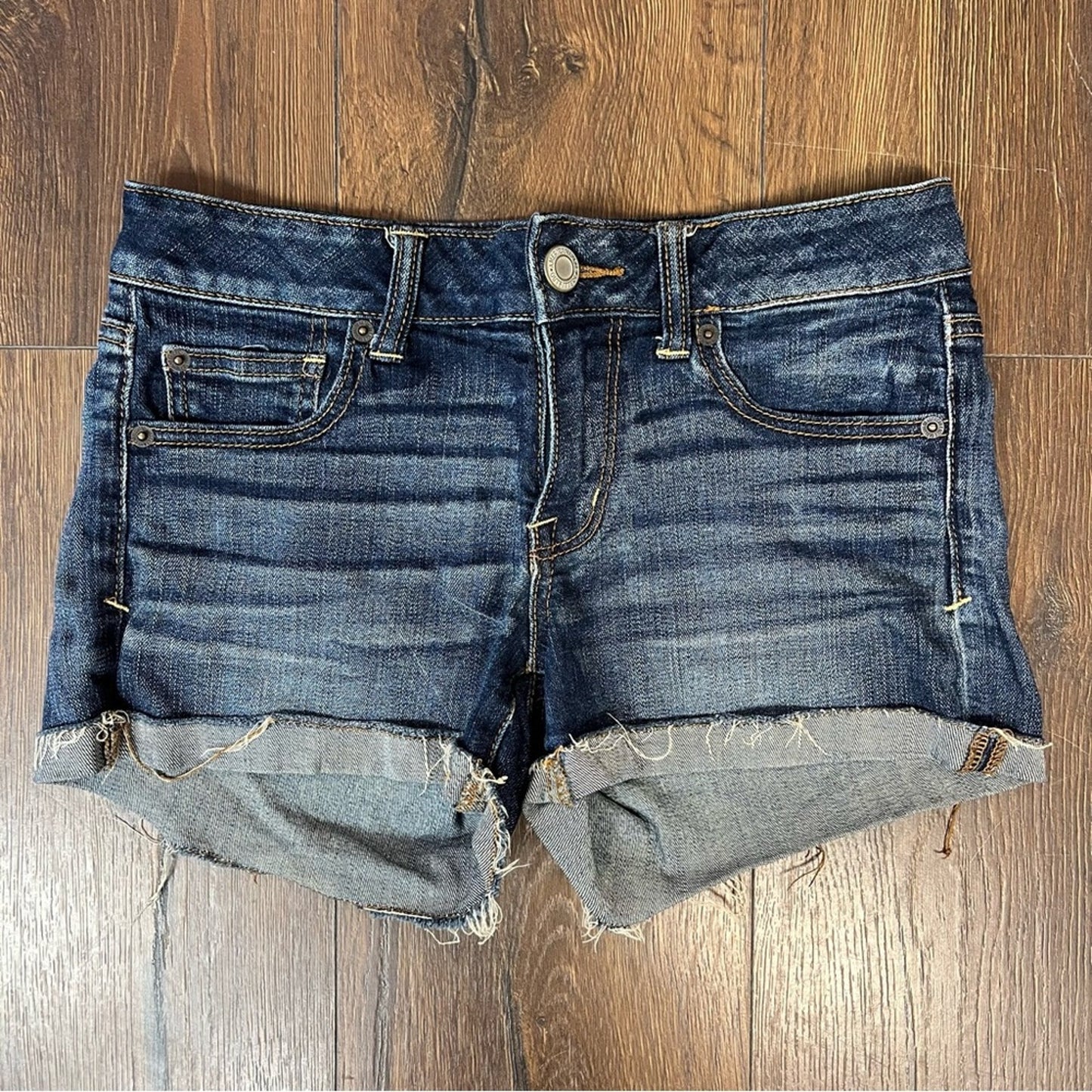 American Eagle dark wash super stretch shorts SZ 4