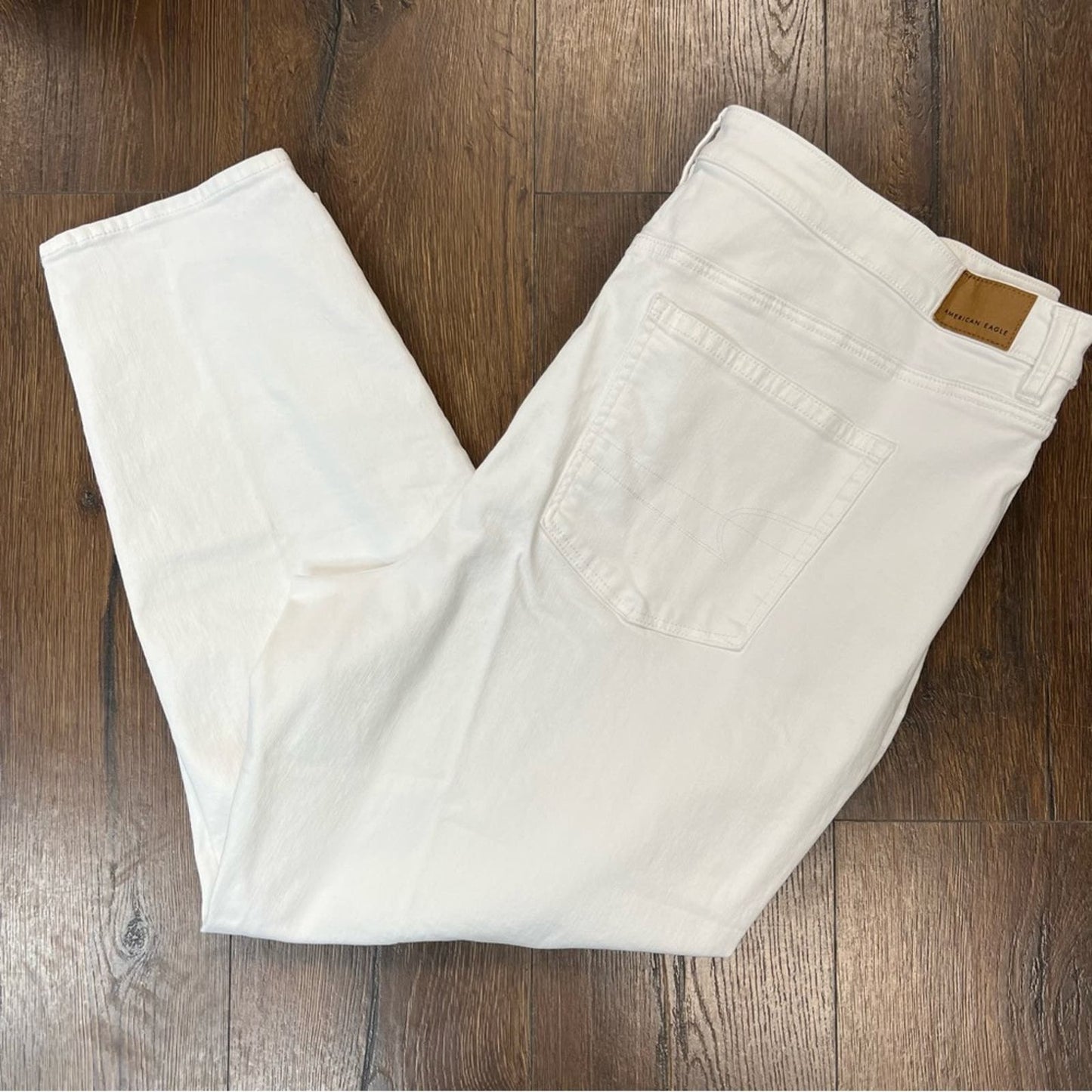 American Eagle white mom jeans SZ 22