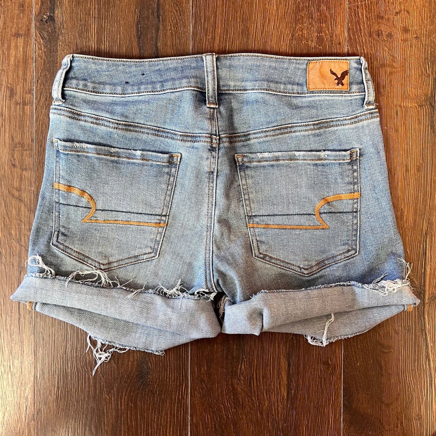 AE MIDI SHORTS SZ 8