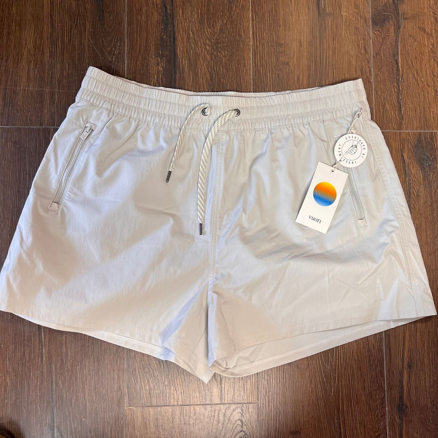 NWT VUORI Women's Birch Short Silver Cloud SZ XL