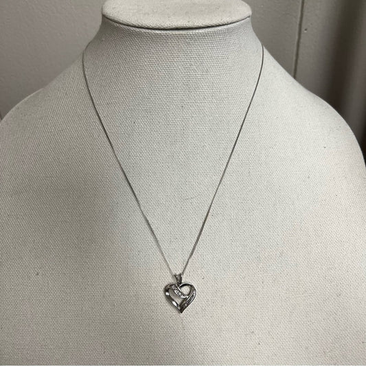 Sterling heart necklace
Stamped 925