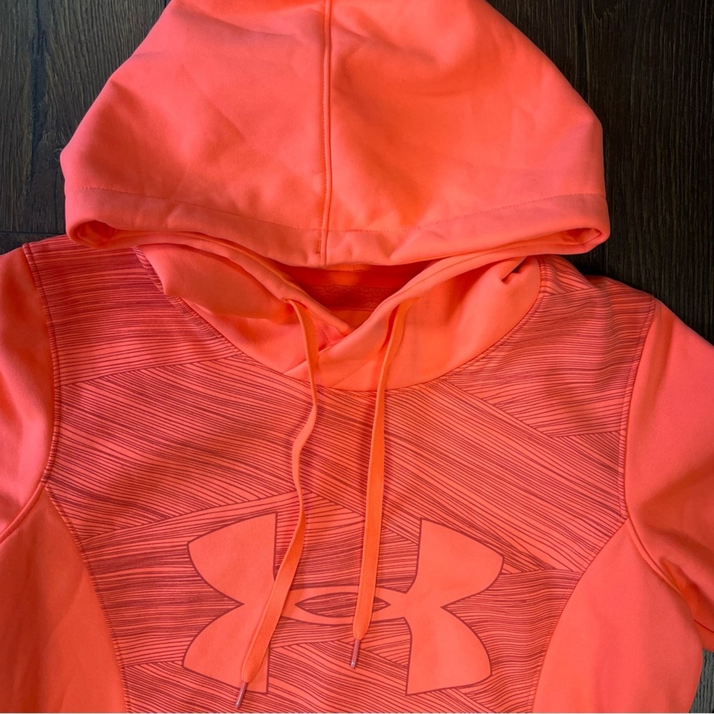 Under Armour semi fitted hoodie SZ MED