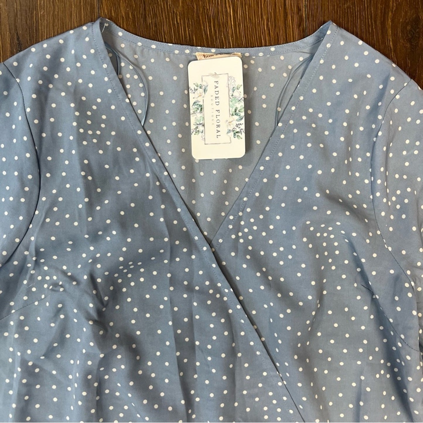 🆕 Faded Floral boutique Hem & Threads blue polka dot blouse SZ MED