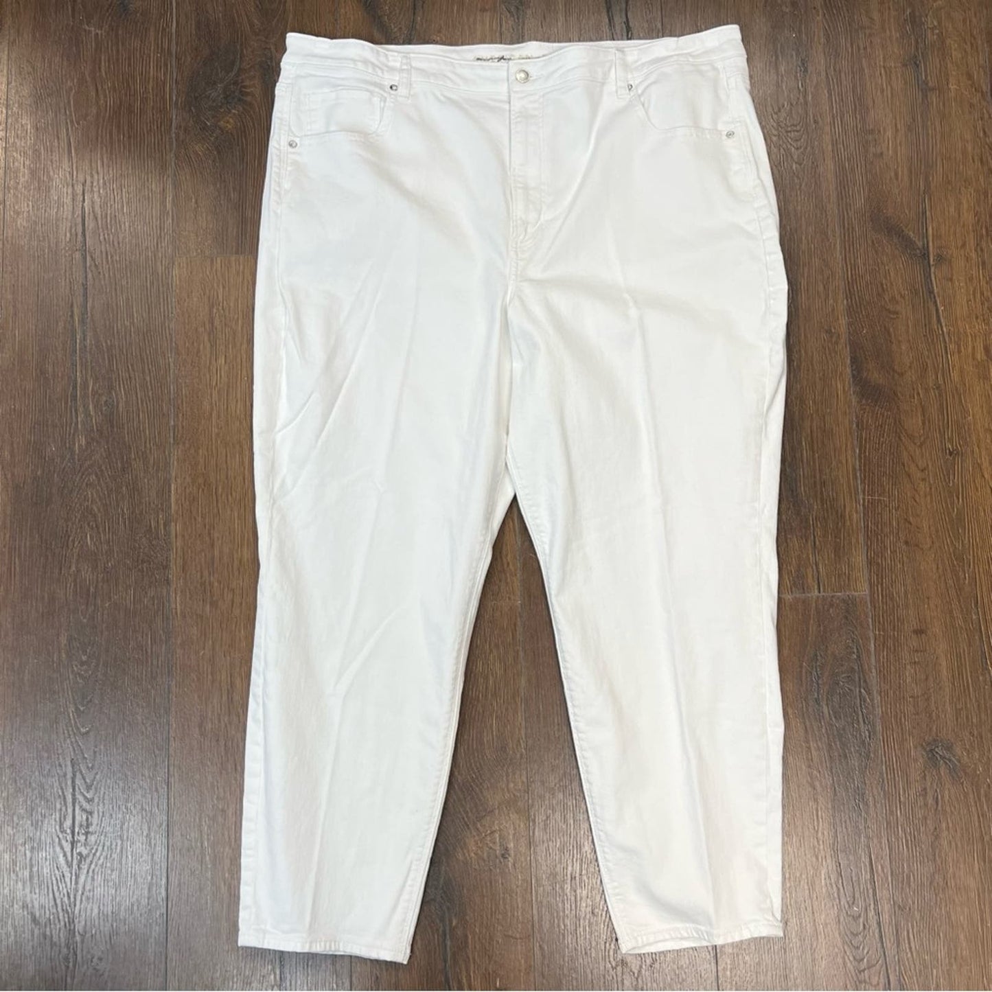 American Eagle white mom jeans SZ 22