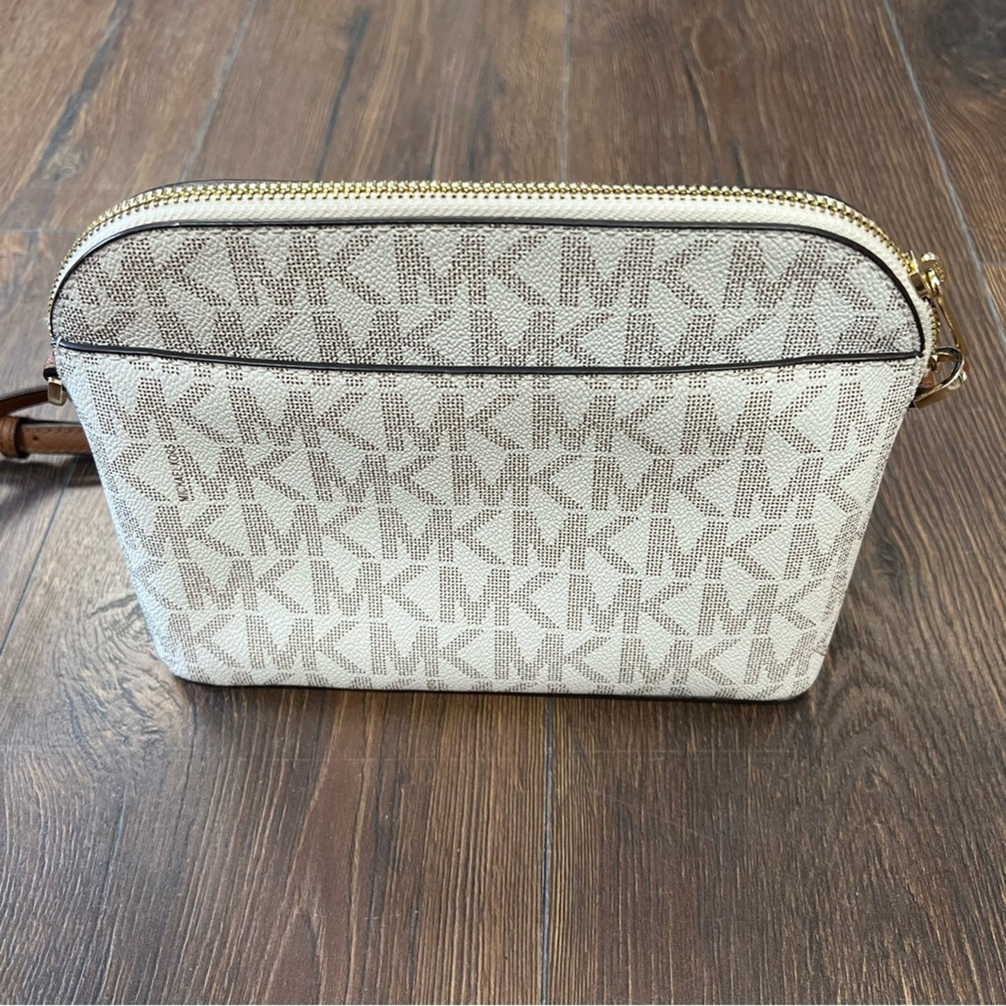 Michael Kors jet set dome crossbody