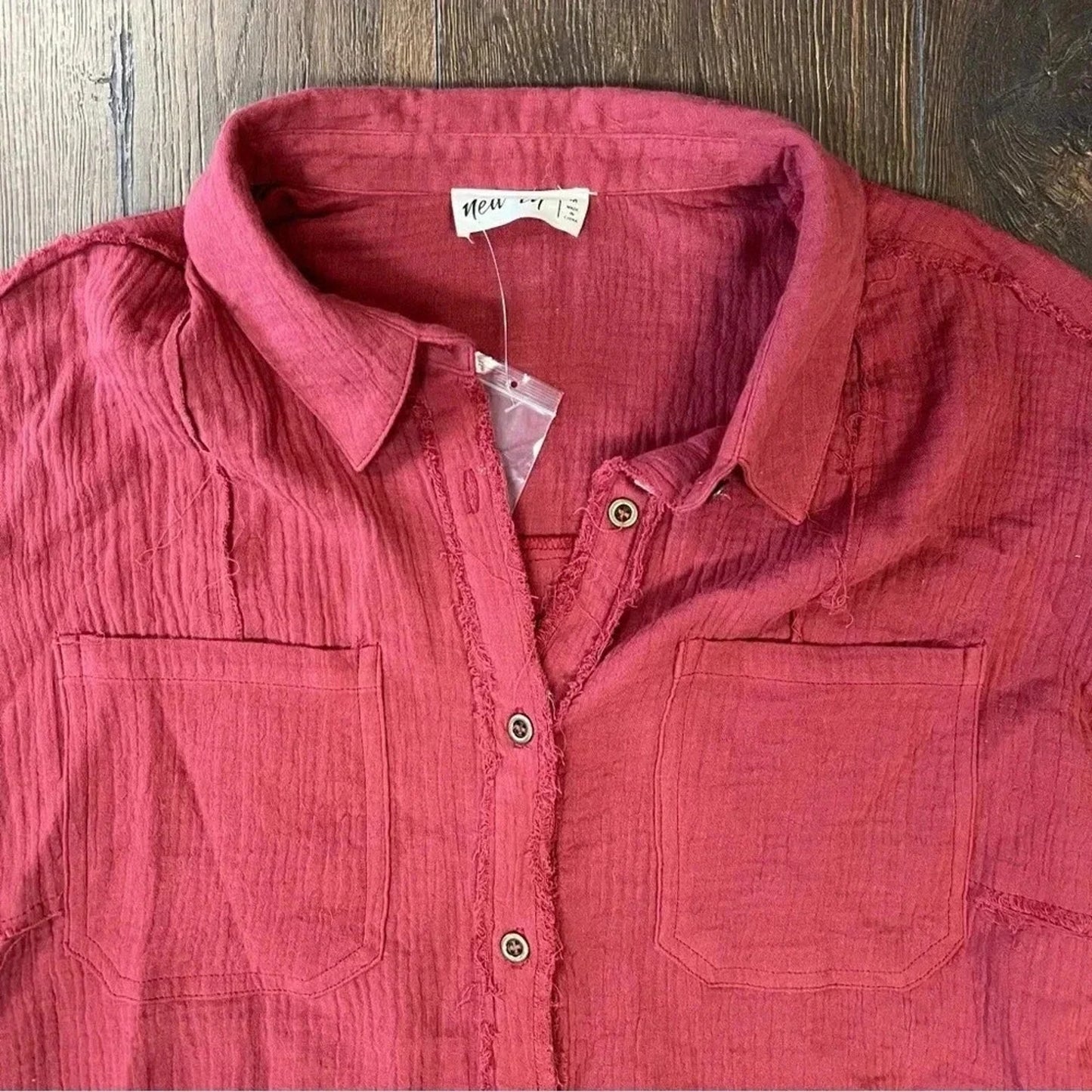 🆕 New In Burgundy Button Down Collared Top SZ LG