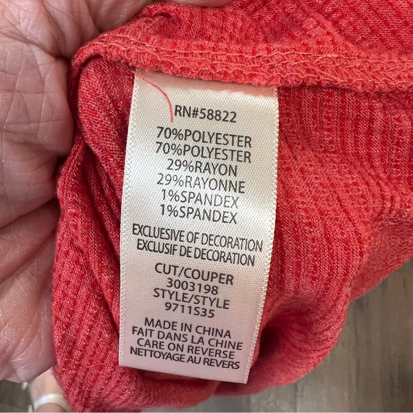 Max studio red three-quarter sleeve crocheted top SZ MED