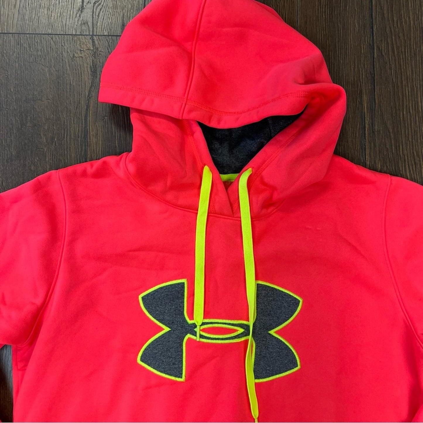 Under Armour semi-fitted hoodie SZ MED