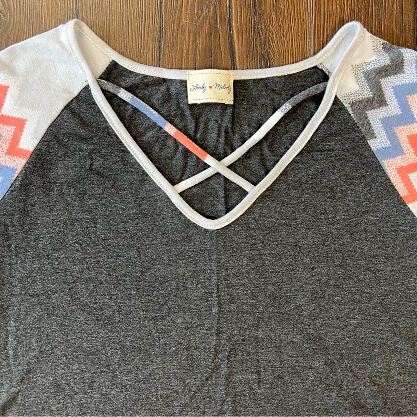 Lovely Melody, gray V-neck top with Chevron print sleeves SZ SM