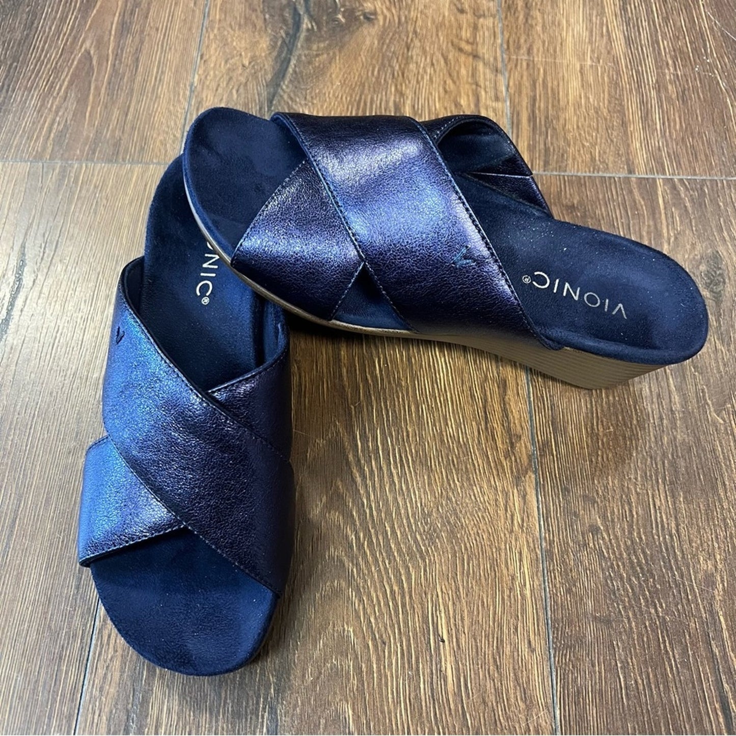 Vionic Kara leather slip on wedge sandal SZ 6.5