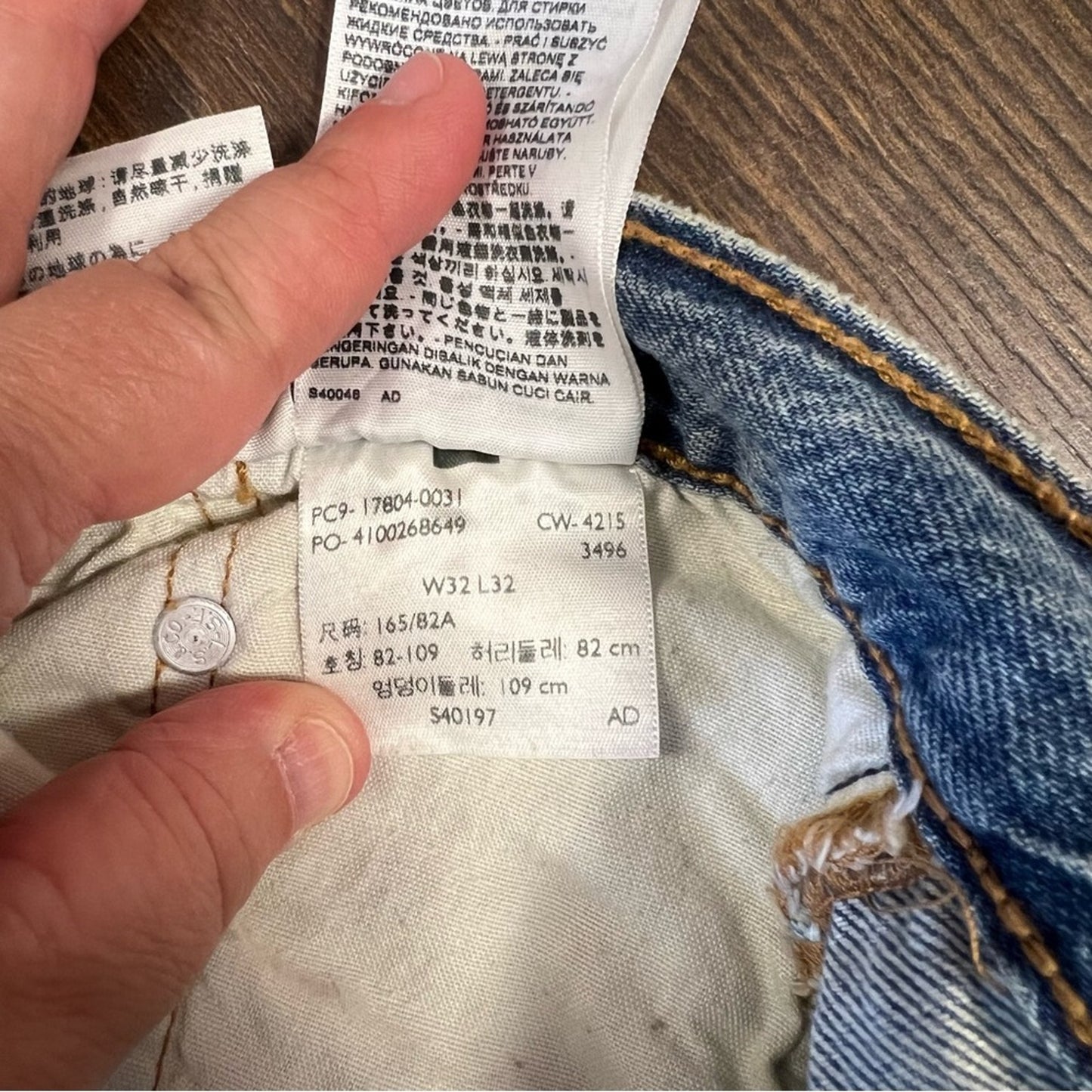 Levi’s 501 original fit light wash patchwork jean SZ 32/12
