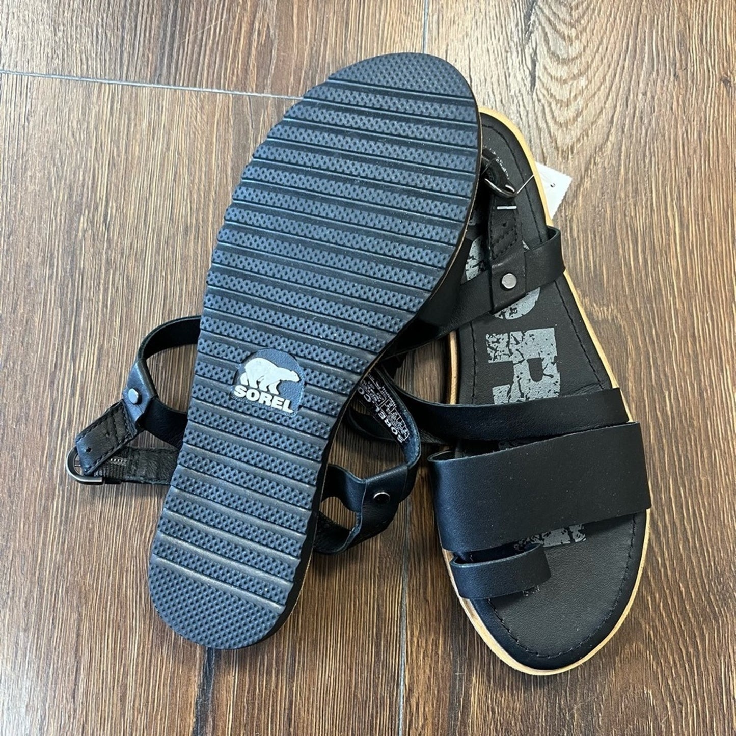 Sorel Ella cross cross sandal SZ 6