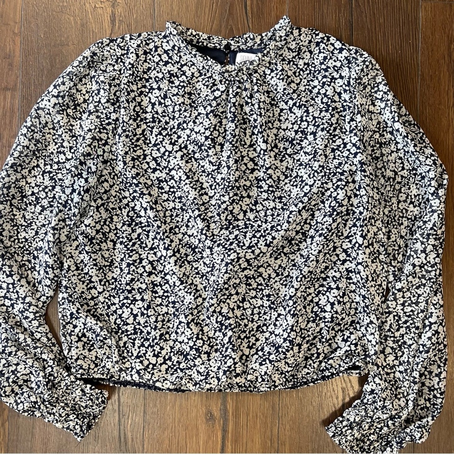 Sienna sky, navy floral blouse SZ LG