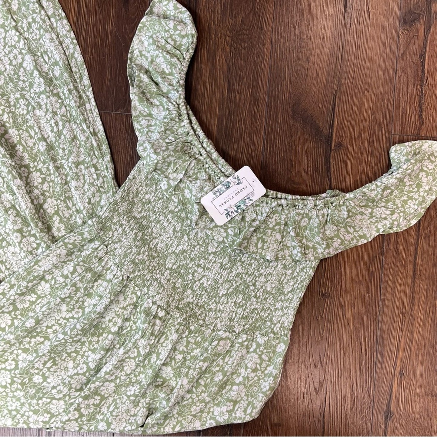 🆕 faded Floral, Boutique Promesa green floral maxi dress SZ LG