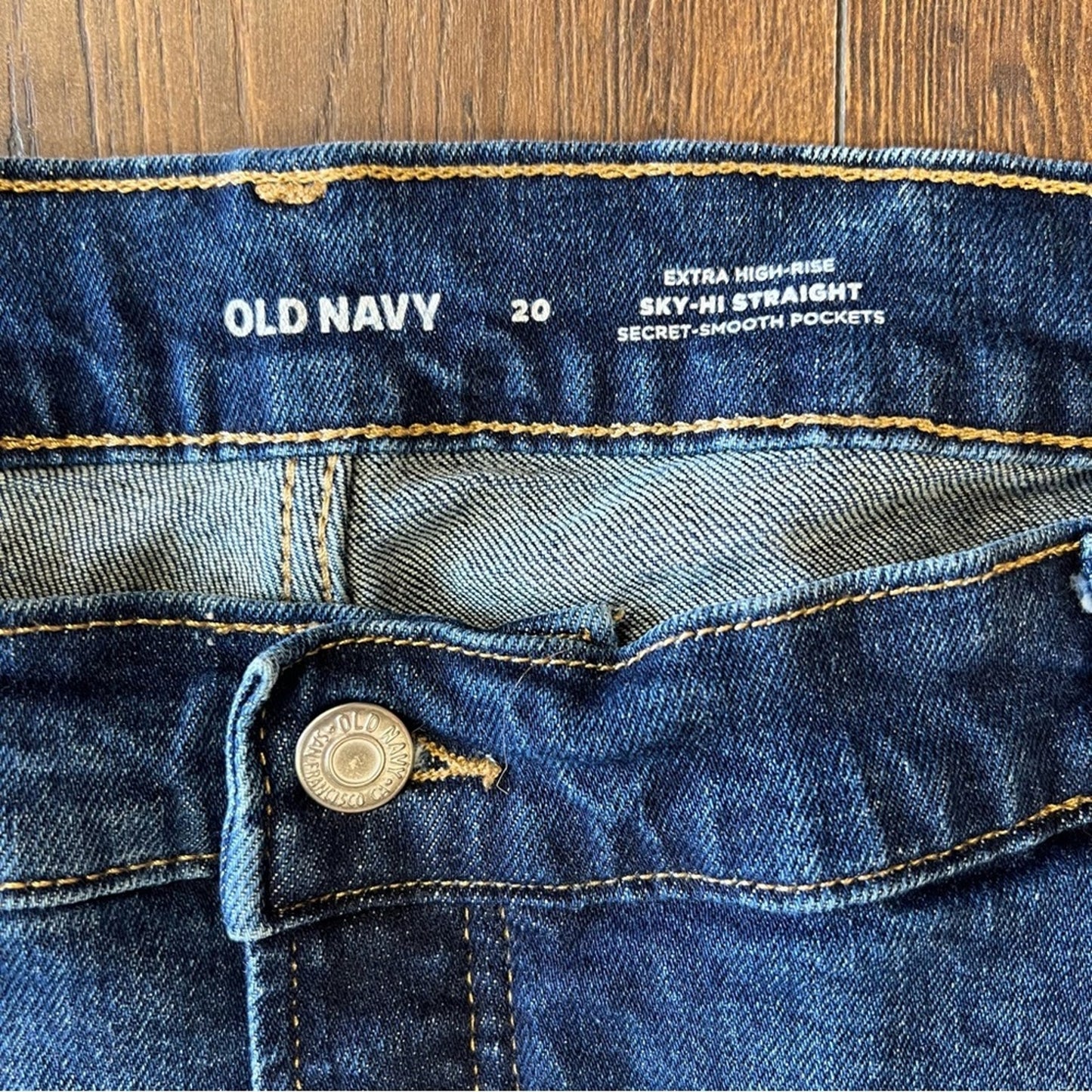 Old Navy extra high-rise sky high straight jeans SZ 20