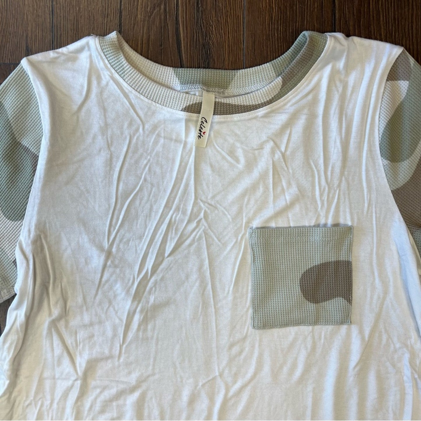 Celeste ivory camo pocket tee SZ MED