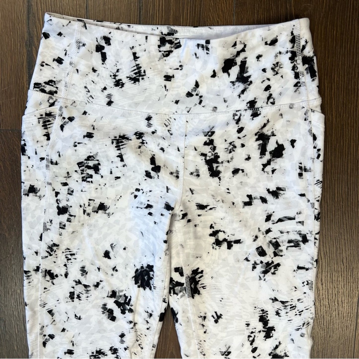 DSG White and black leggings SZ MED