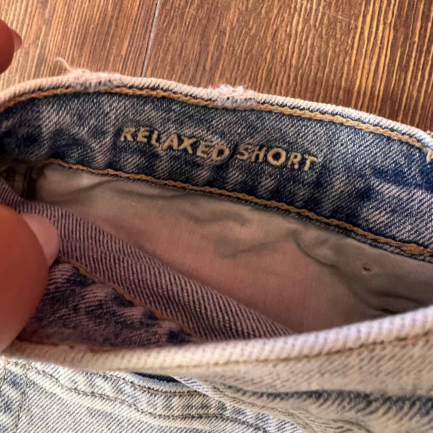 AE RELAXED SHORTS SZ 8
