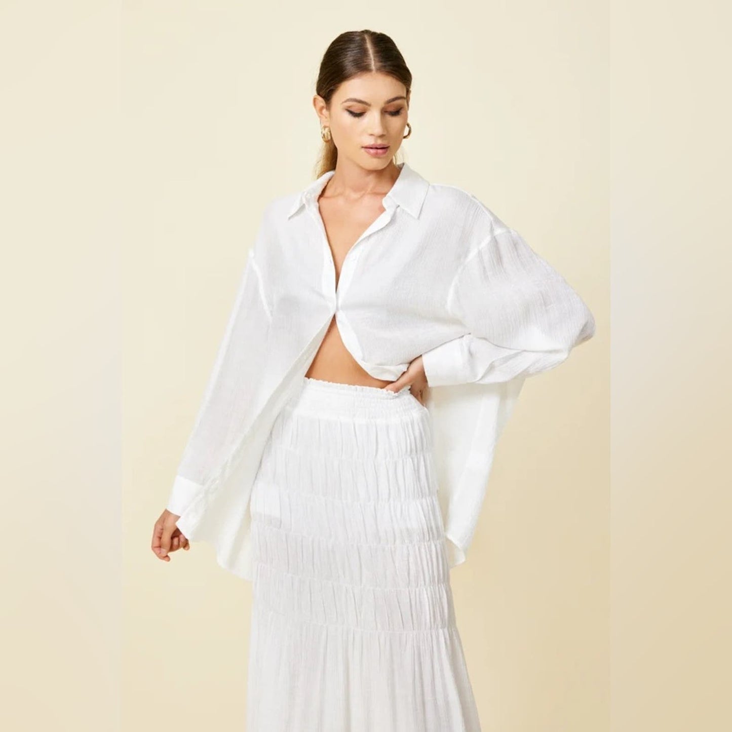 🆕 Line & dot white shimmer button down SZ SM
