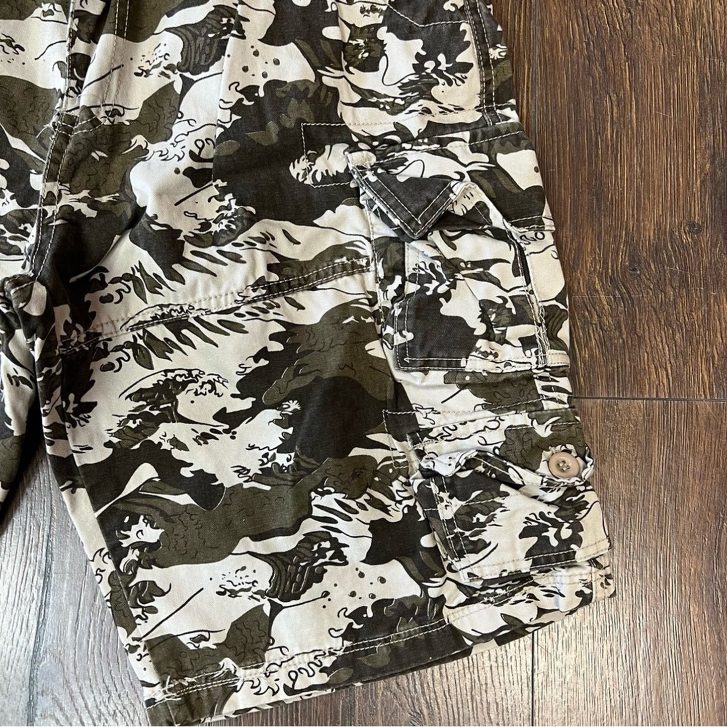 Men’s AOWOFS camo cargo shorts SZ XL