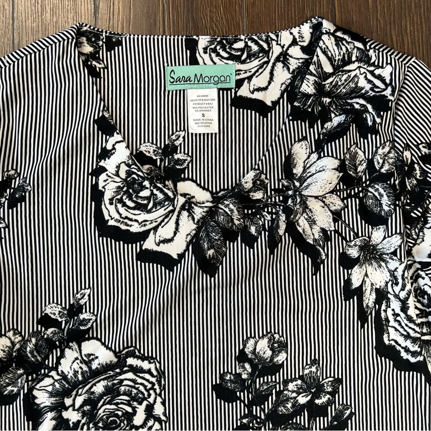 Sara Morgan, black floral blouse SZ SM