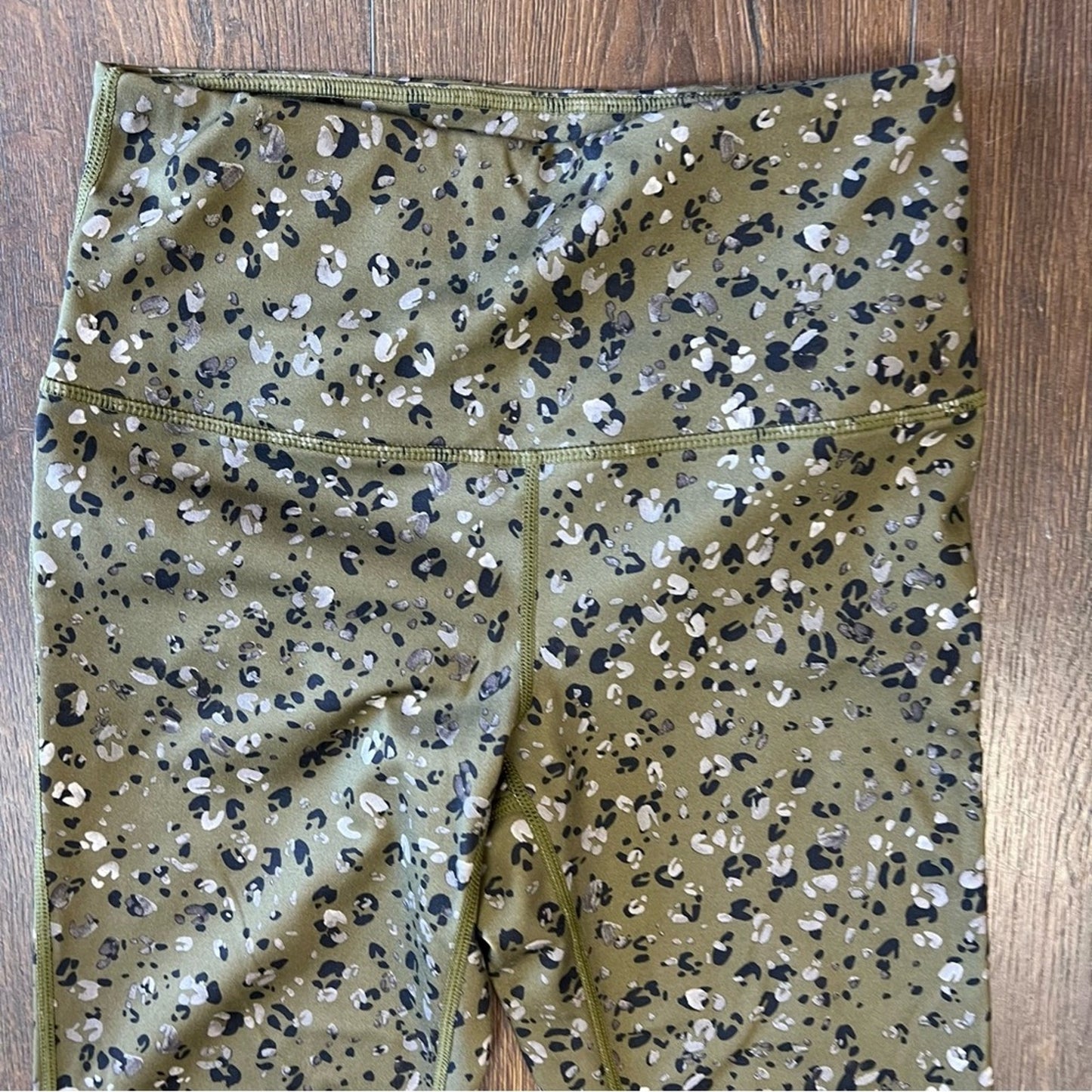 Zella olive green cheetah print tights SZ SM