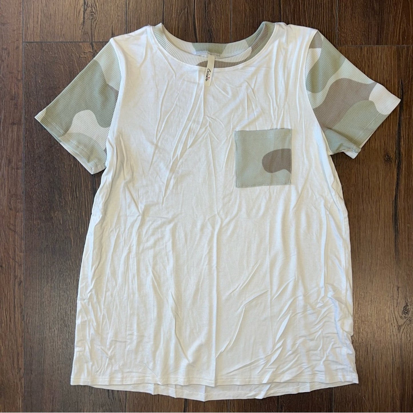 Celeste ivory camo pocket tee SZ MED
