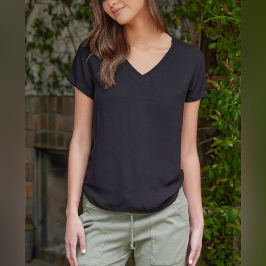 🆕 Bella Dahl v neck tee SZ LG