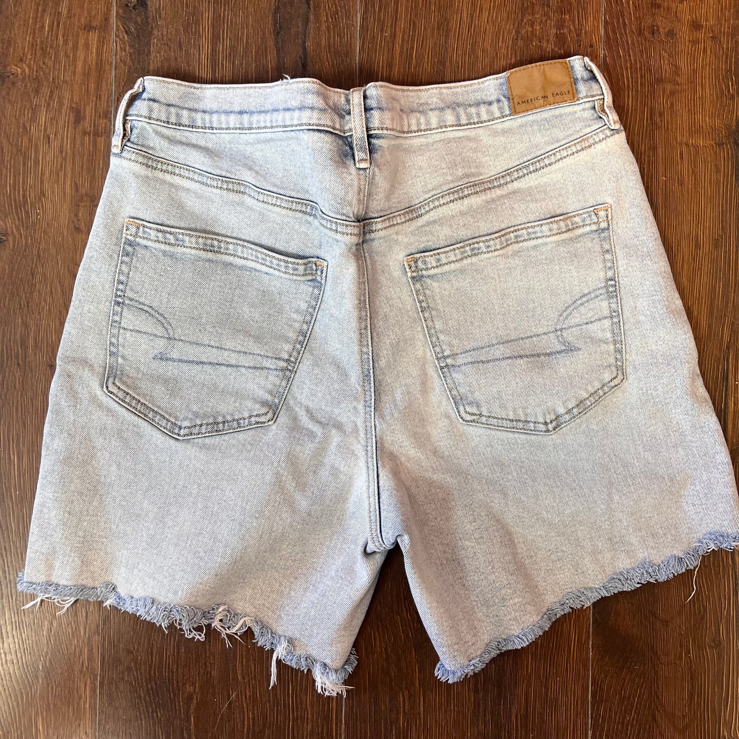 AE RELAXED SHORTS SZ 8
