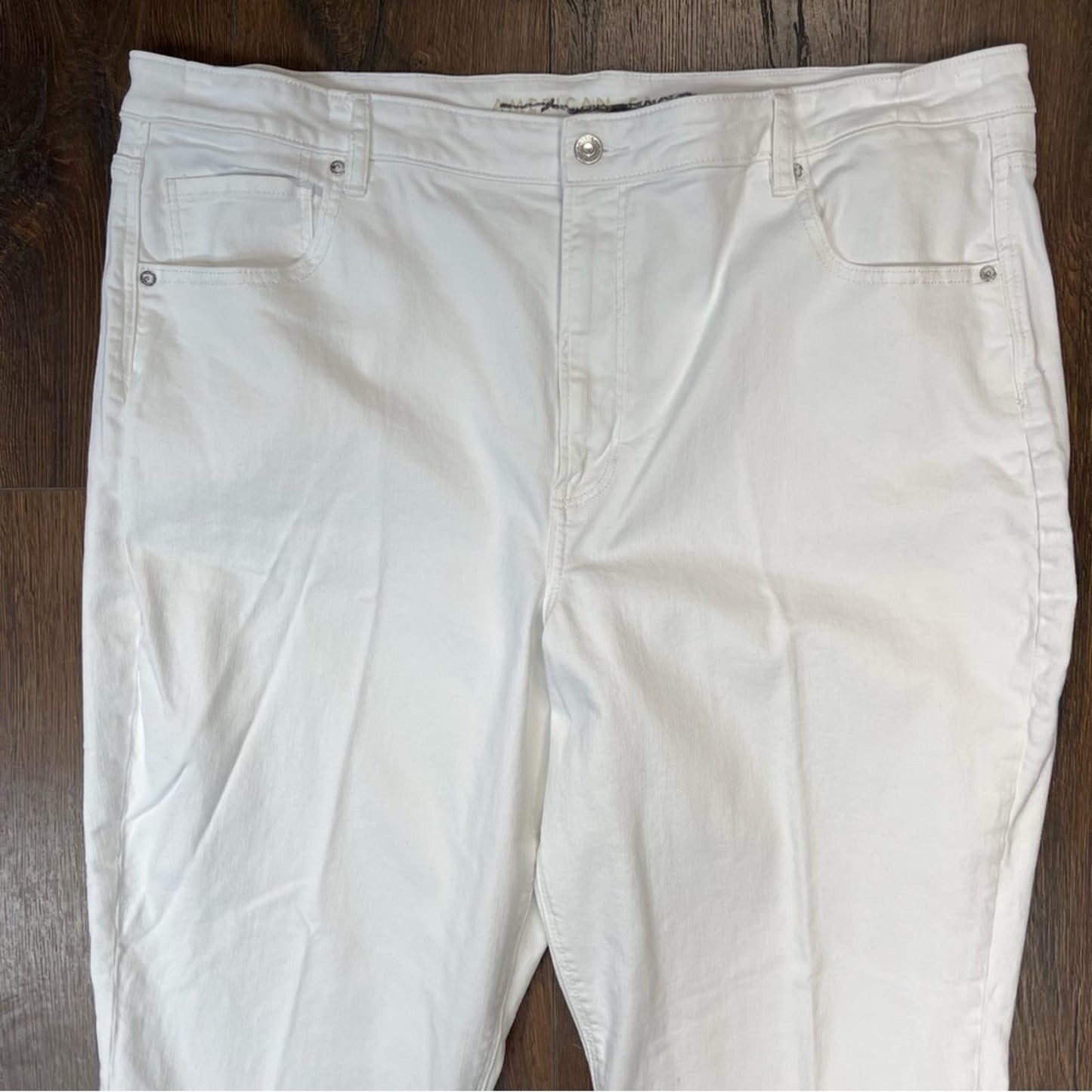 American Eagle white mom jeans SZ 22