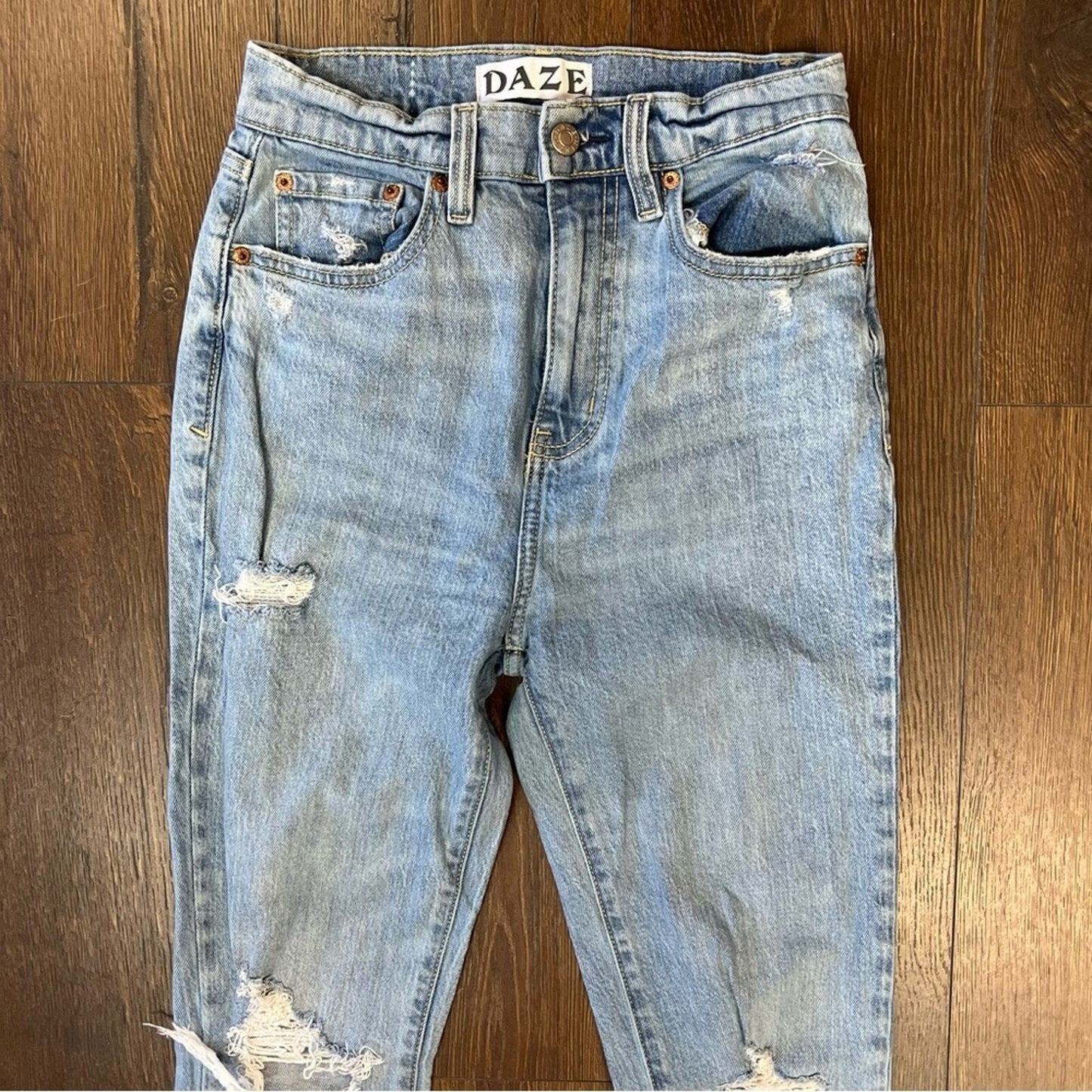 Daze denim go-getter light wash distressed flare jeans SZ 25/0