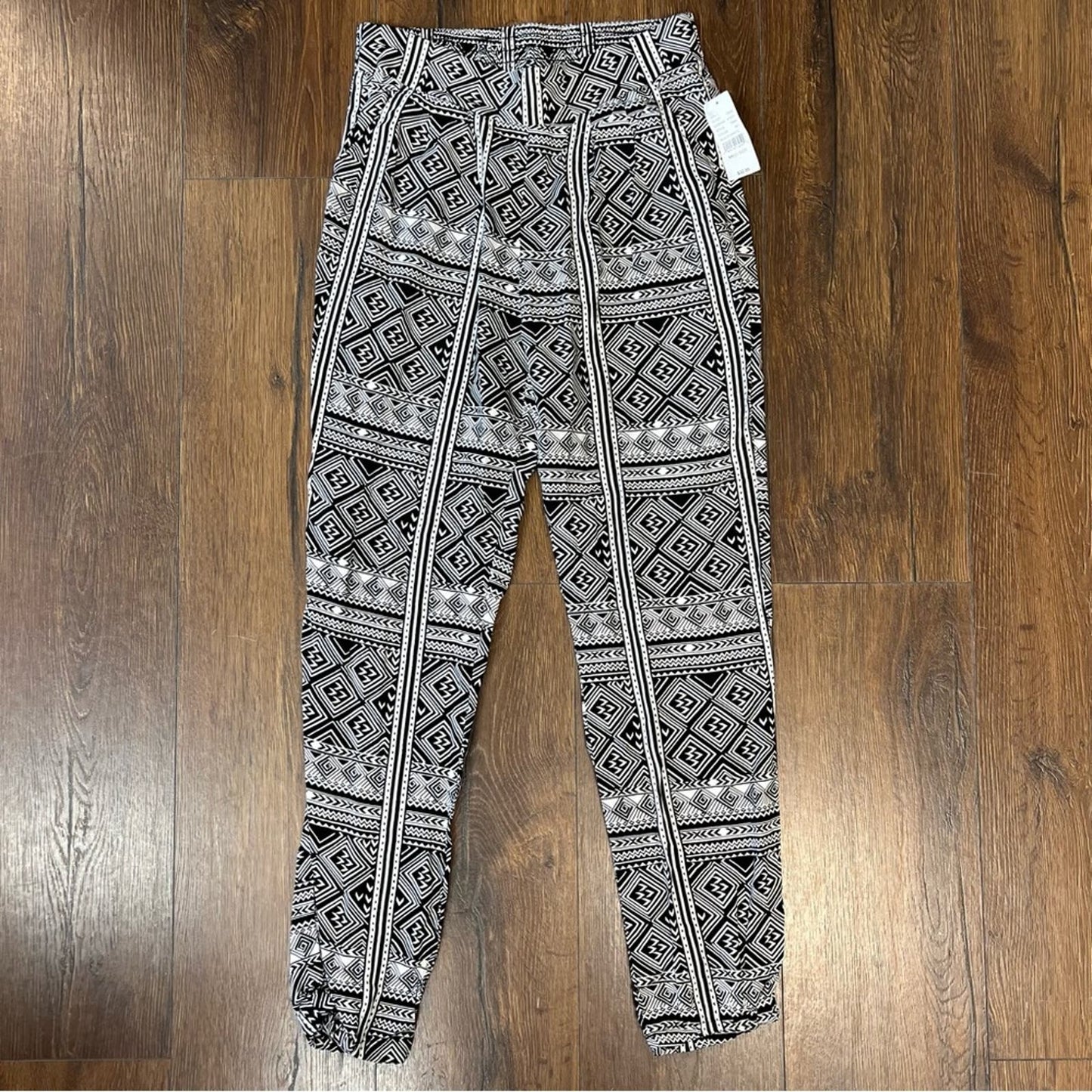 L.A. Hearts by PacSun black and white Aztec joggers SZ MED