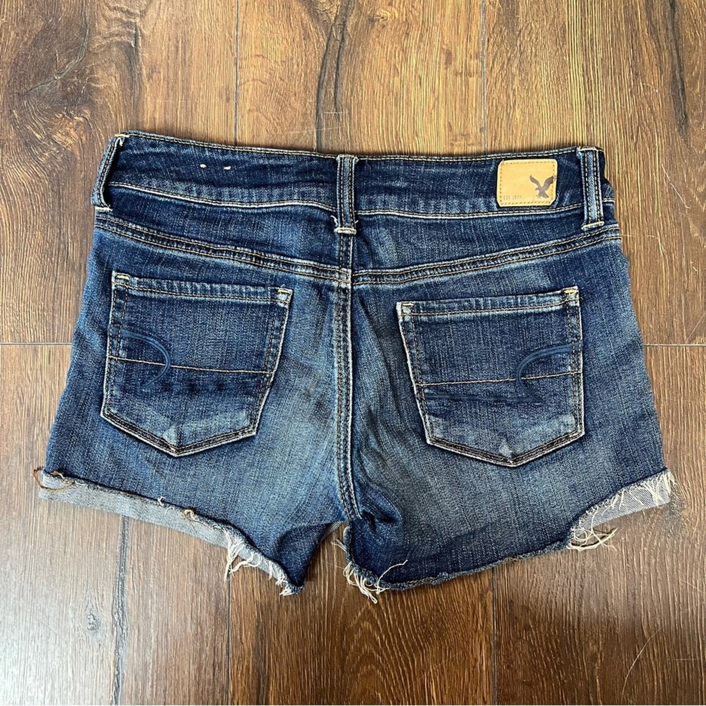 American Eagle dark wash super stretch shorts SZ 4