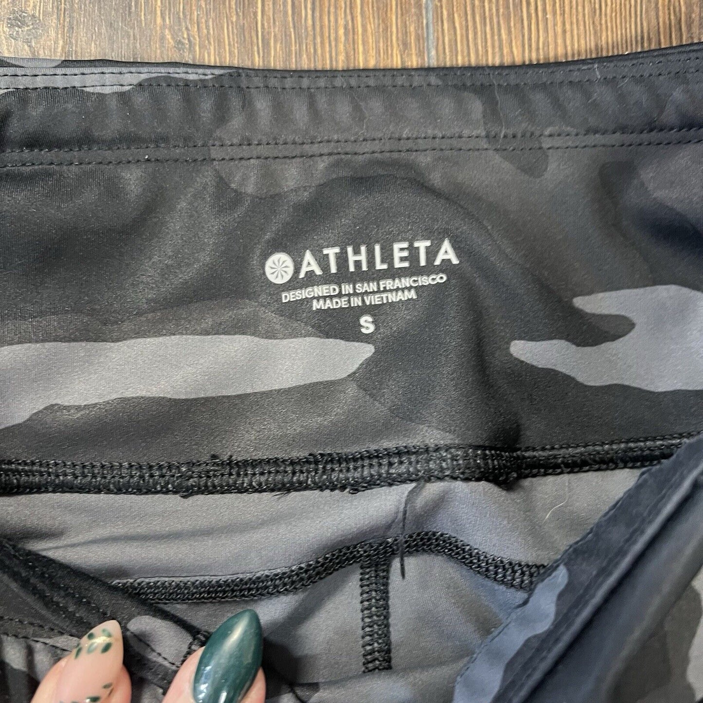 ATHLETA Contender Black Gray CAMO 7/8 Tight Leggings Zip Pockets Size SM