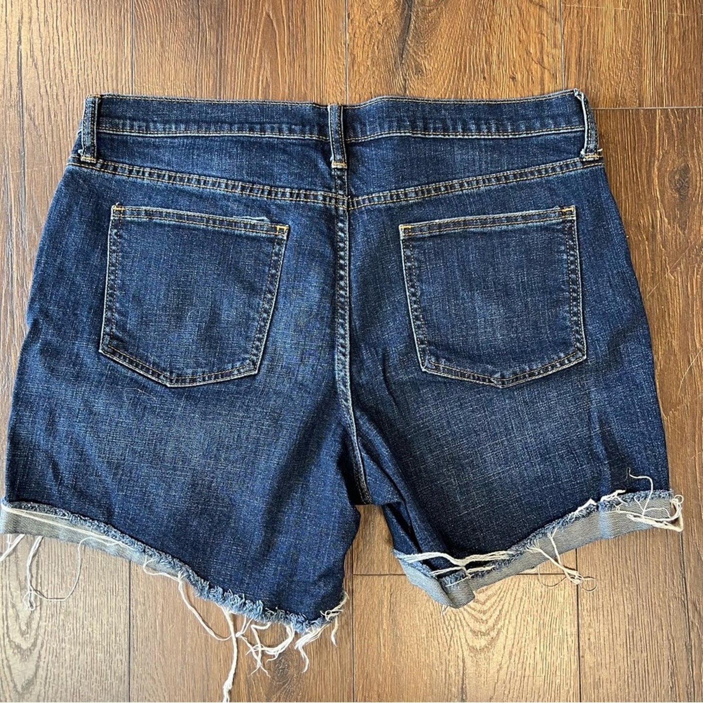 Gap dark wash 5 inch denim short SZ 32/12tall