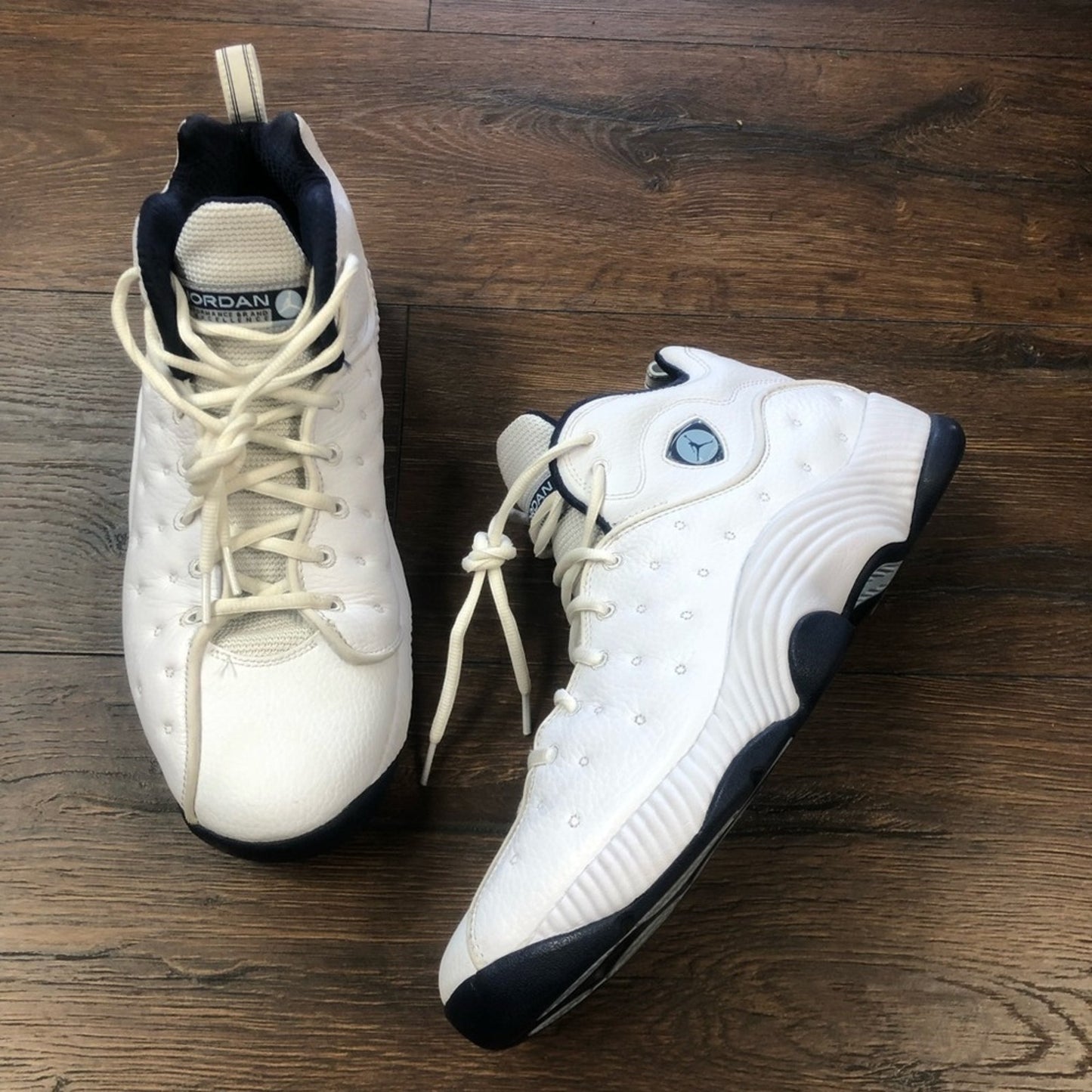 Men's Nike Air  Jordan White Leather Jumpman Team ll Size 12