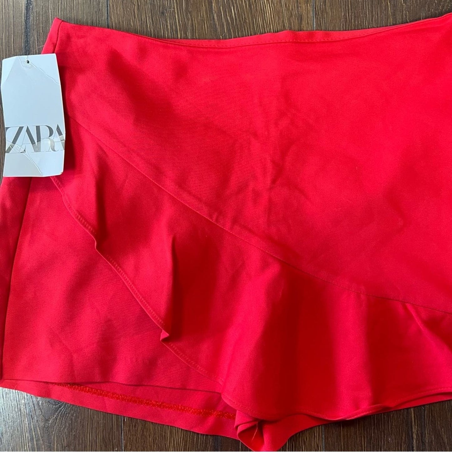 🆕 Zara red ruffle front skort SZ LG
