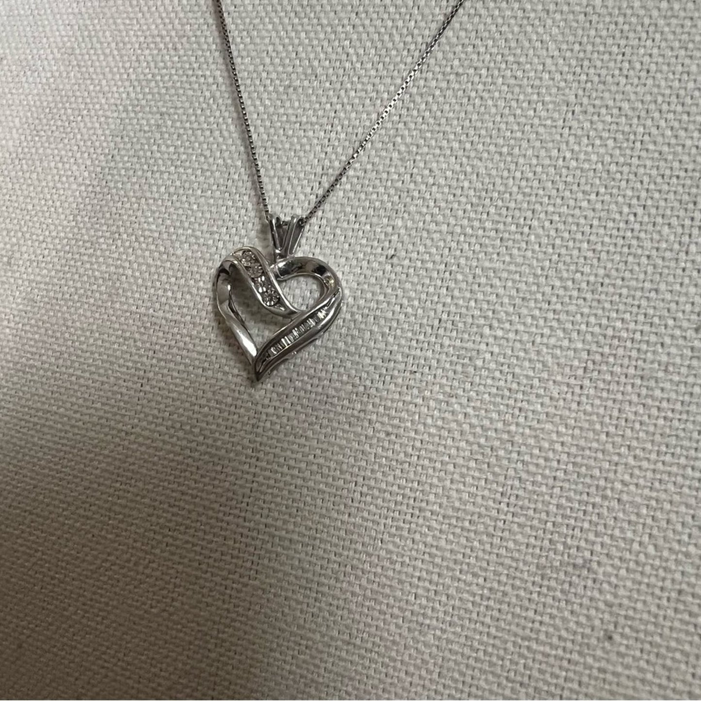 Sterling heart necklace
Stamped 925