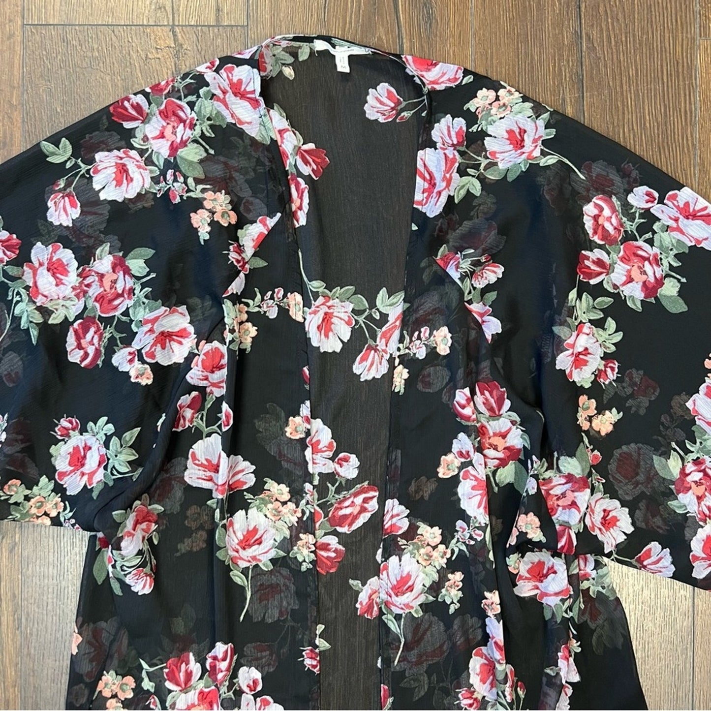 Maurices black floral crochet trim kimono SZ MED