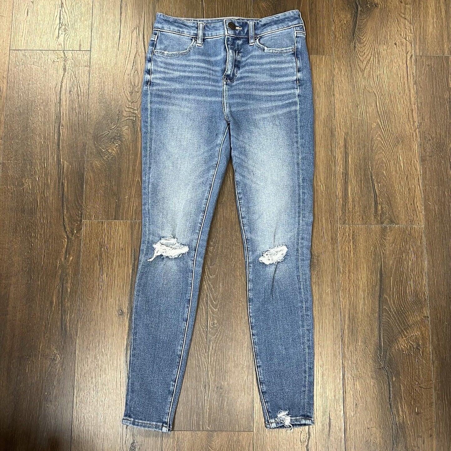 American Eagle Medium Wash Distressed high-rise jegging SZ 4
