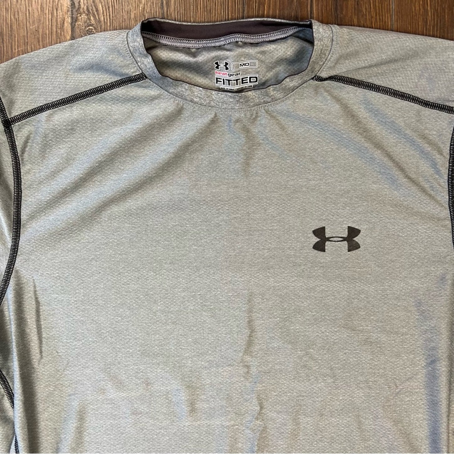 Under Armour heat gear fitted tee SZ MED