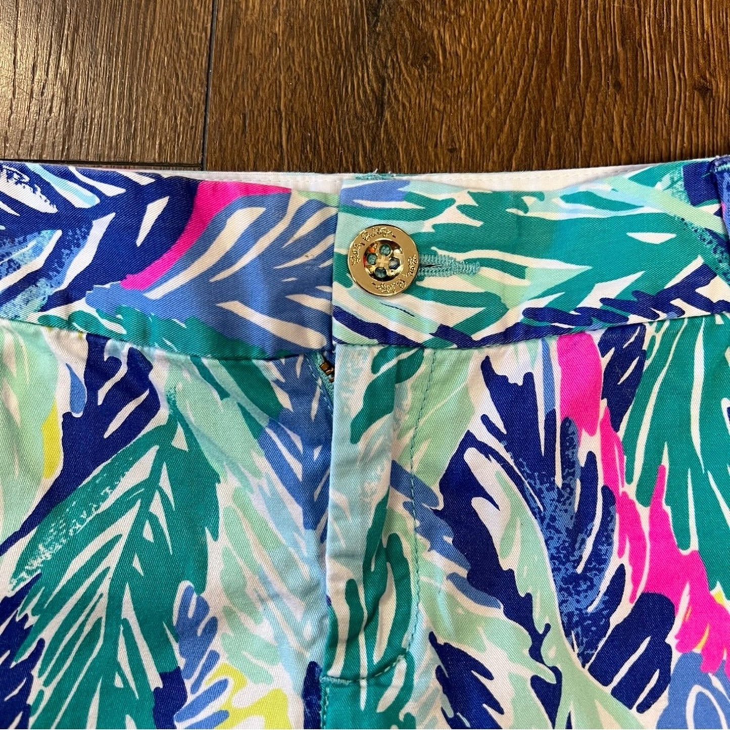 Lilly Pulitzer The Jayne Short in Light as a Feather SZ 6