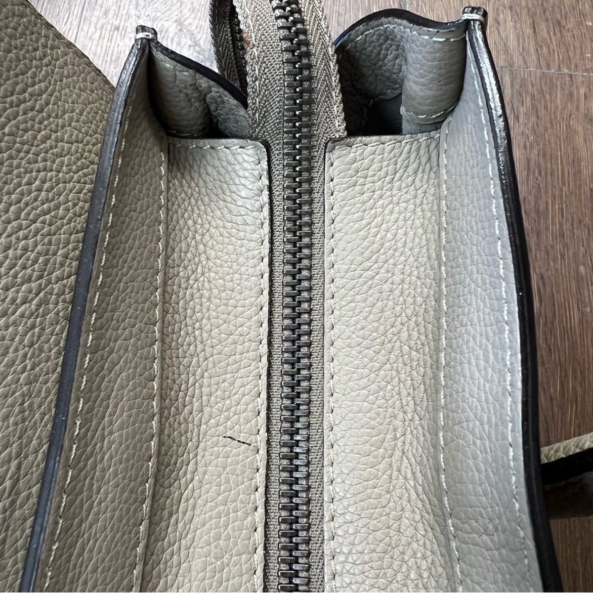 Celine Luggage Micro Pebble Leather Drummed Calfskin-Authentic‎