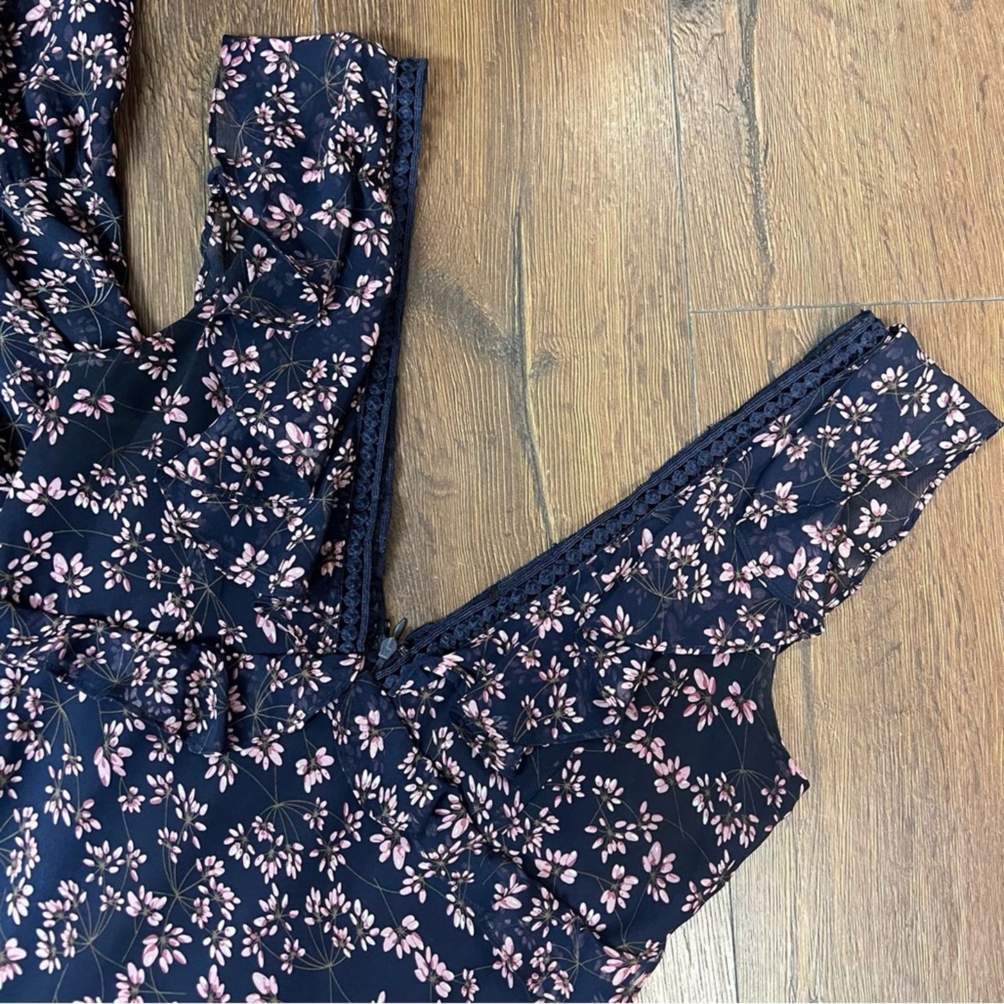 Lulu’s darling daydream navy blue floral print ruffled maxi dress SZ MED