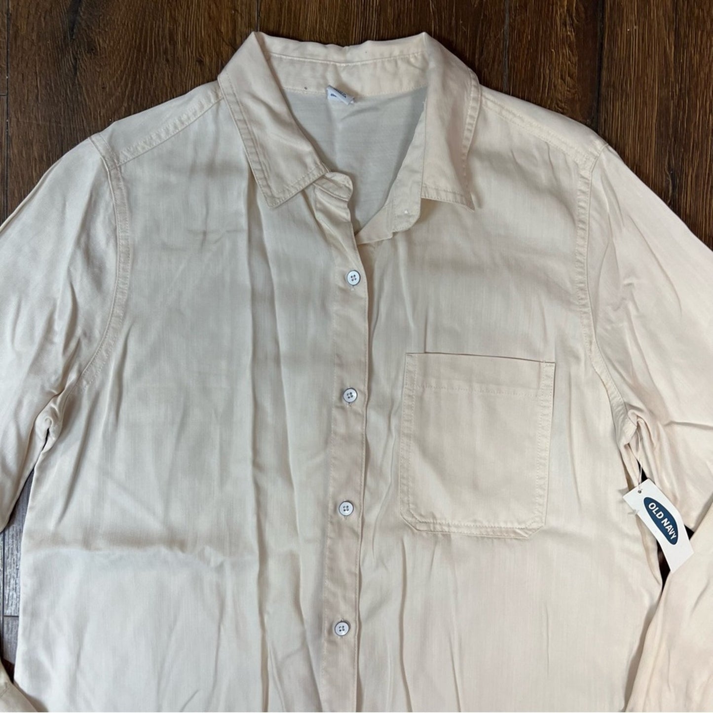 🆕 Old Navy long sleeve relaxed tencel cream button up SZ MED