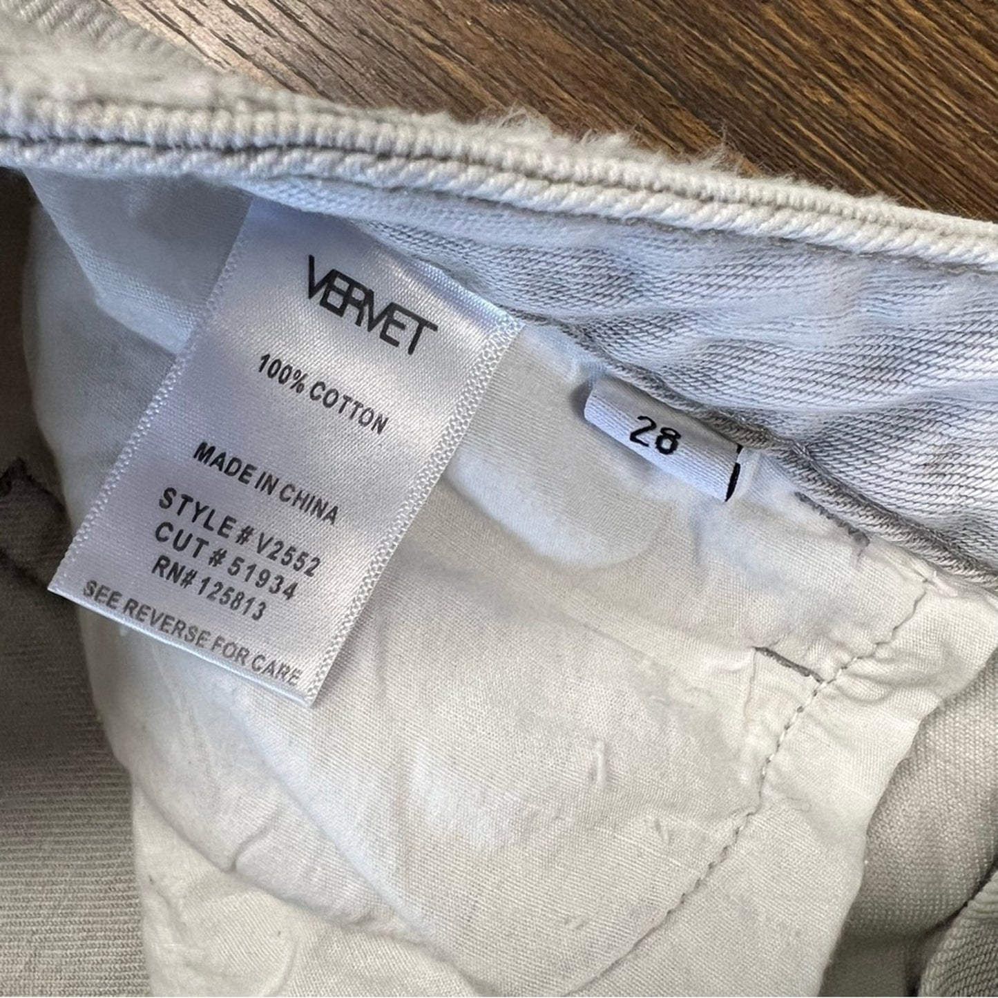 🆕 Vervet Gray Distressed Rigid Mom Jeans SZ 29/8