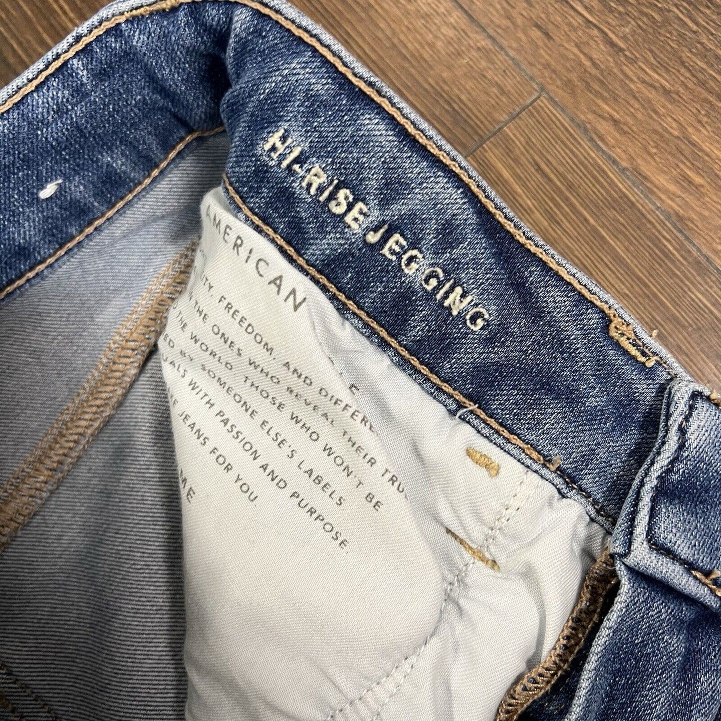American Eagle Medium Wash Distressed high-rise jegging SZ 4