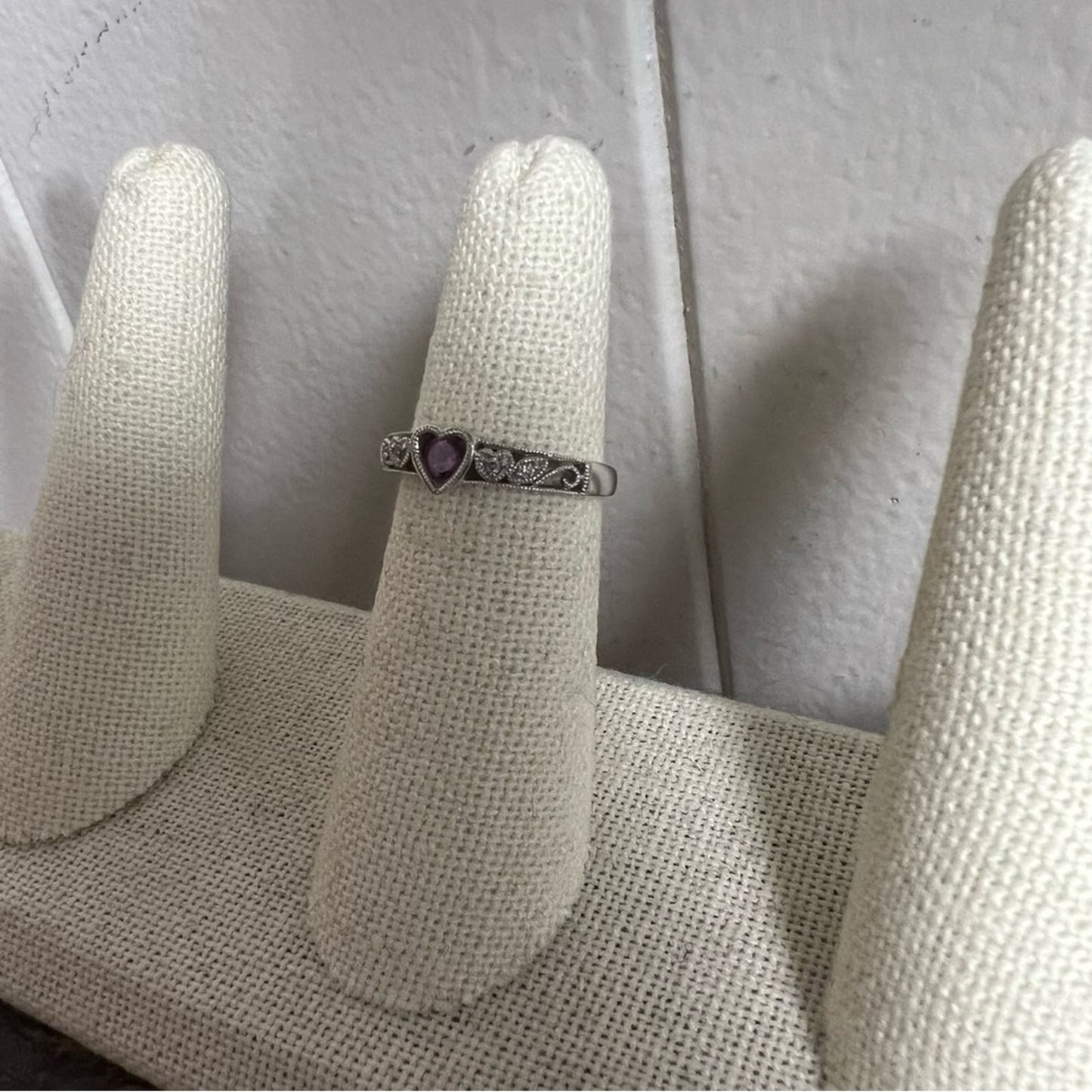 10K White Gold heart Ring with diamonds Helzberg Diamonds SZ 5.5