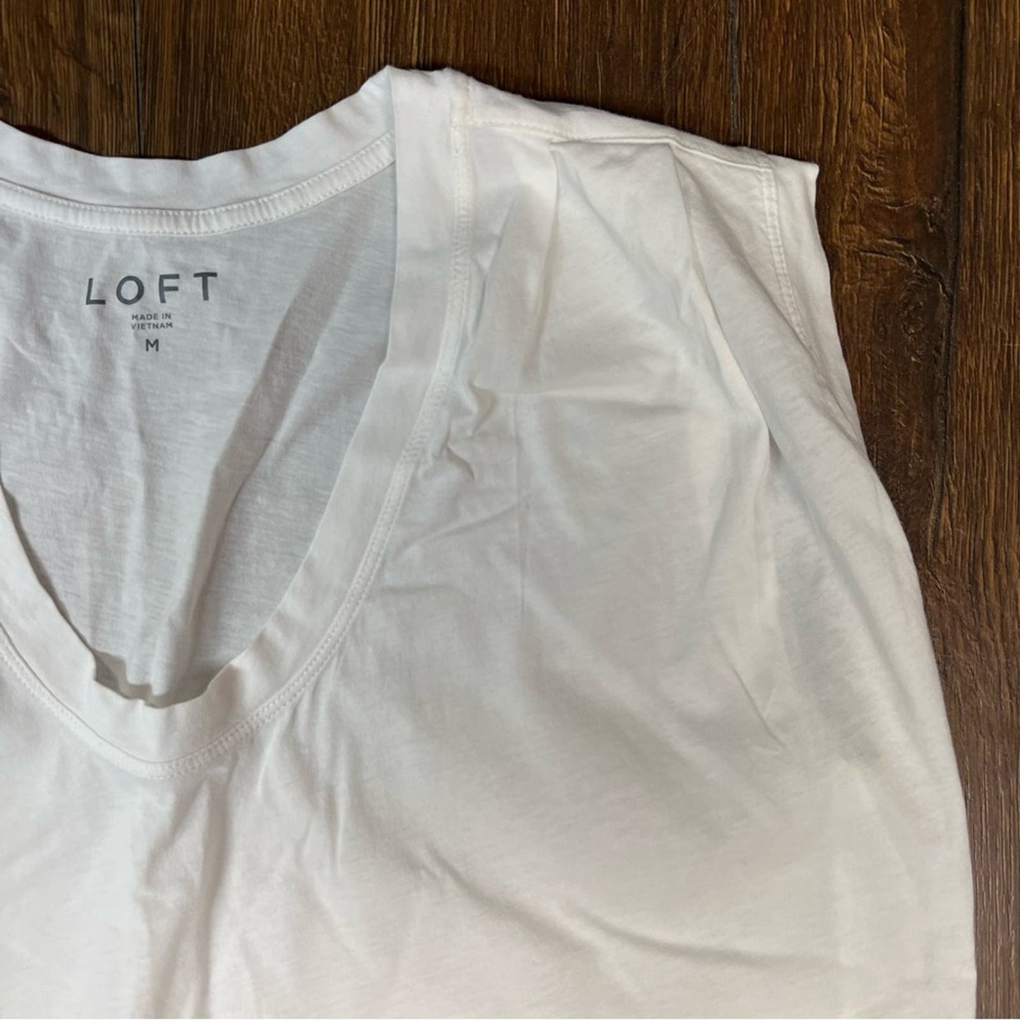 LOFT white pleated shoulder tee SZ MED