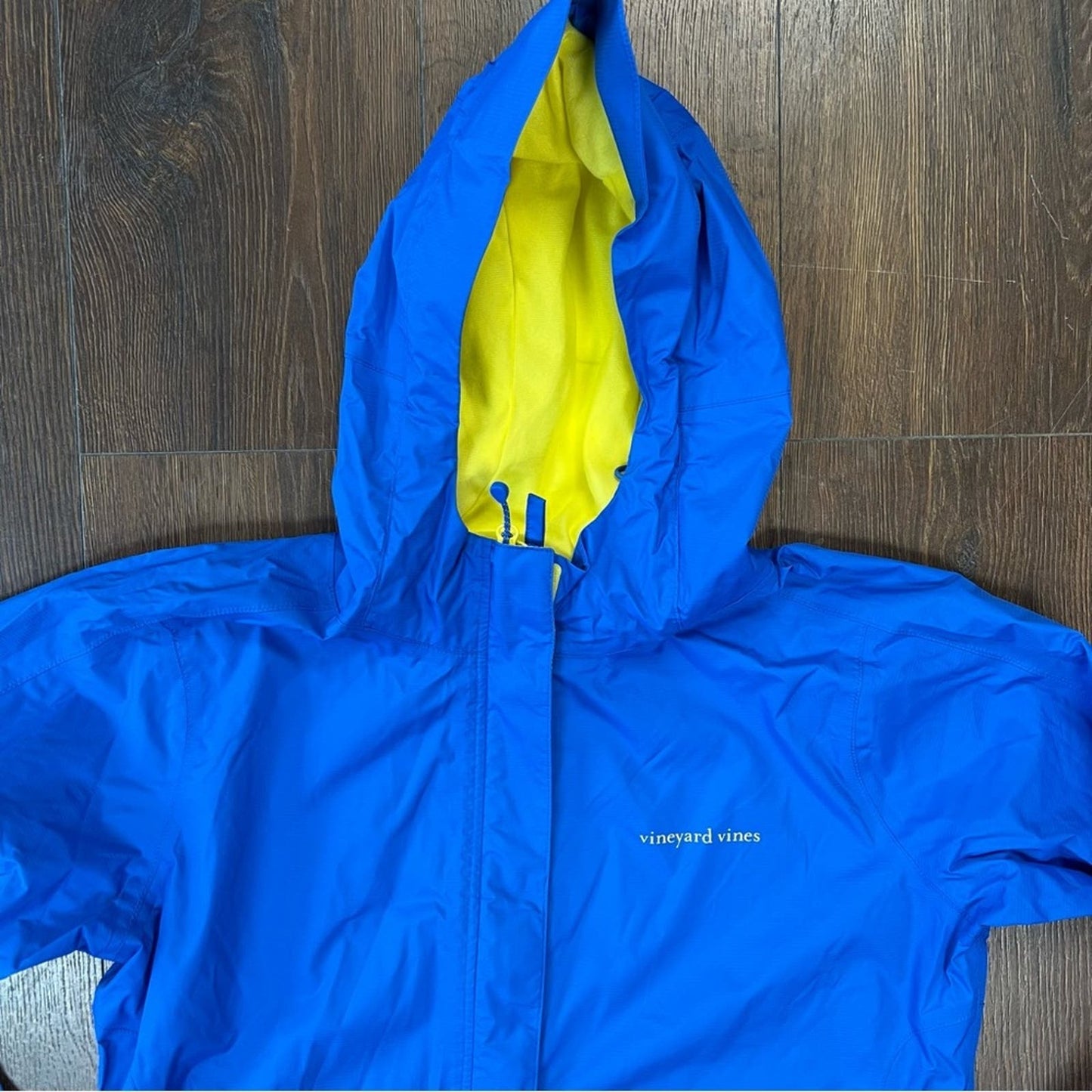 Vineyard Vines blue & yellow Stow & Go Raincoat SZ MED